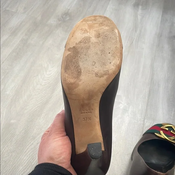 Gucci Brown Leather Heels with Gold Accent - Picture 6 of 7